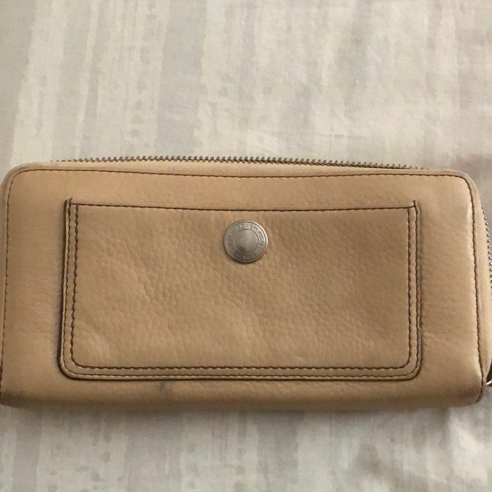 Vintage pebble stone coach zippered wallet